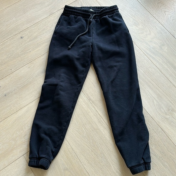 Aritzia TNA fitted sweatpants XS - Picture 1 of 3